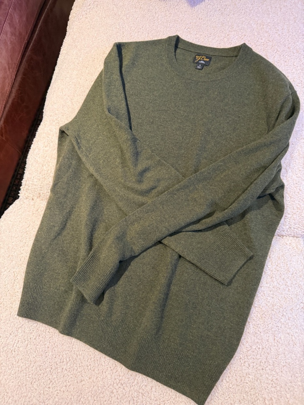 J. Crew Men’s Crewneck Cashmere Sweater in Olive - Picture 2 of 2